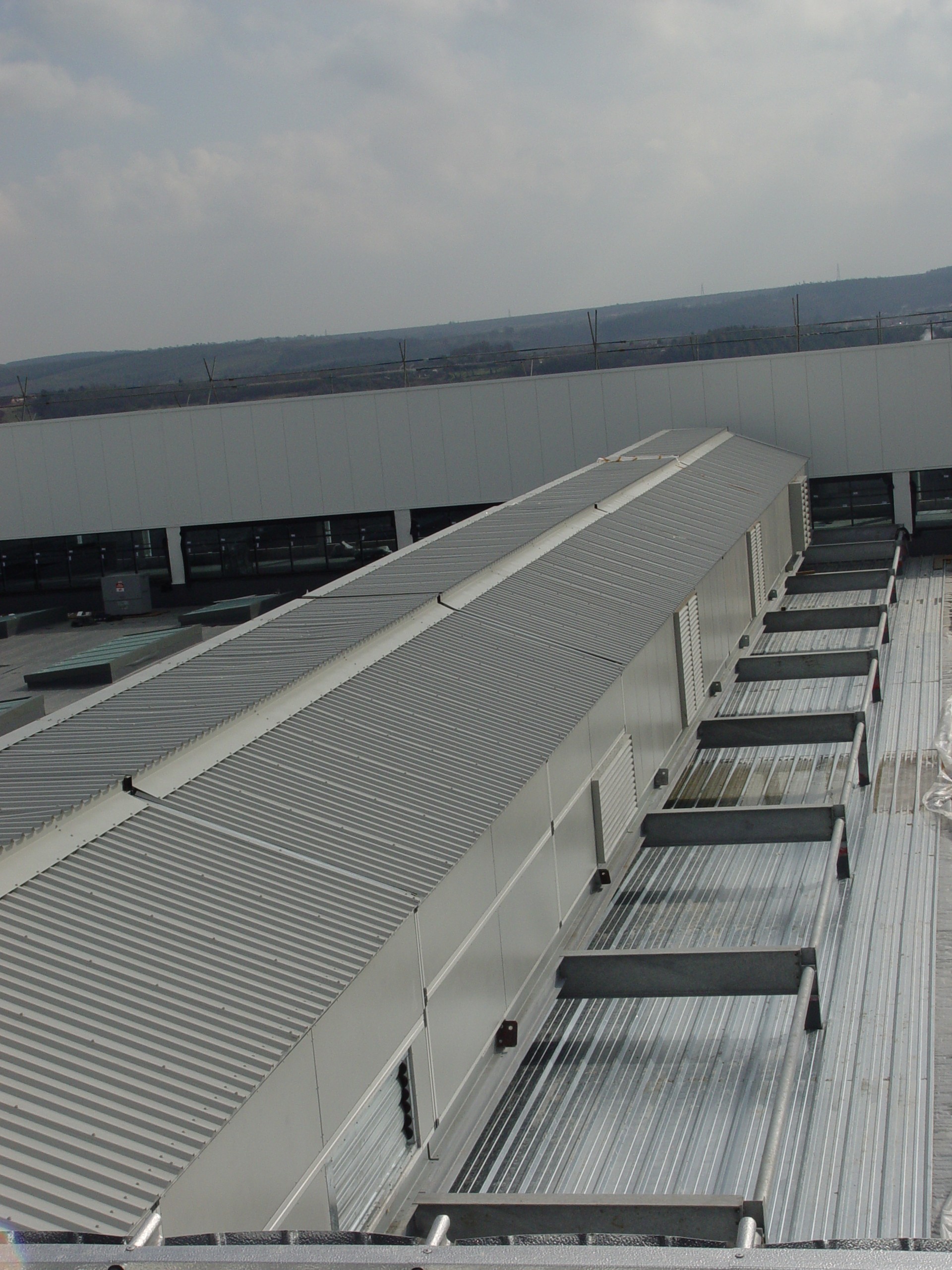 Rooftop Air Handling Unit plantroom installation at OKI — photograph 11