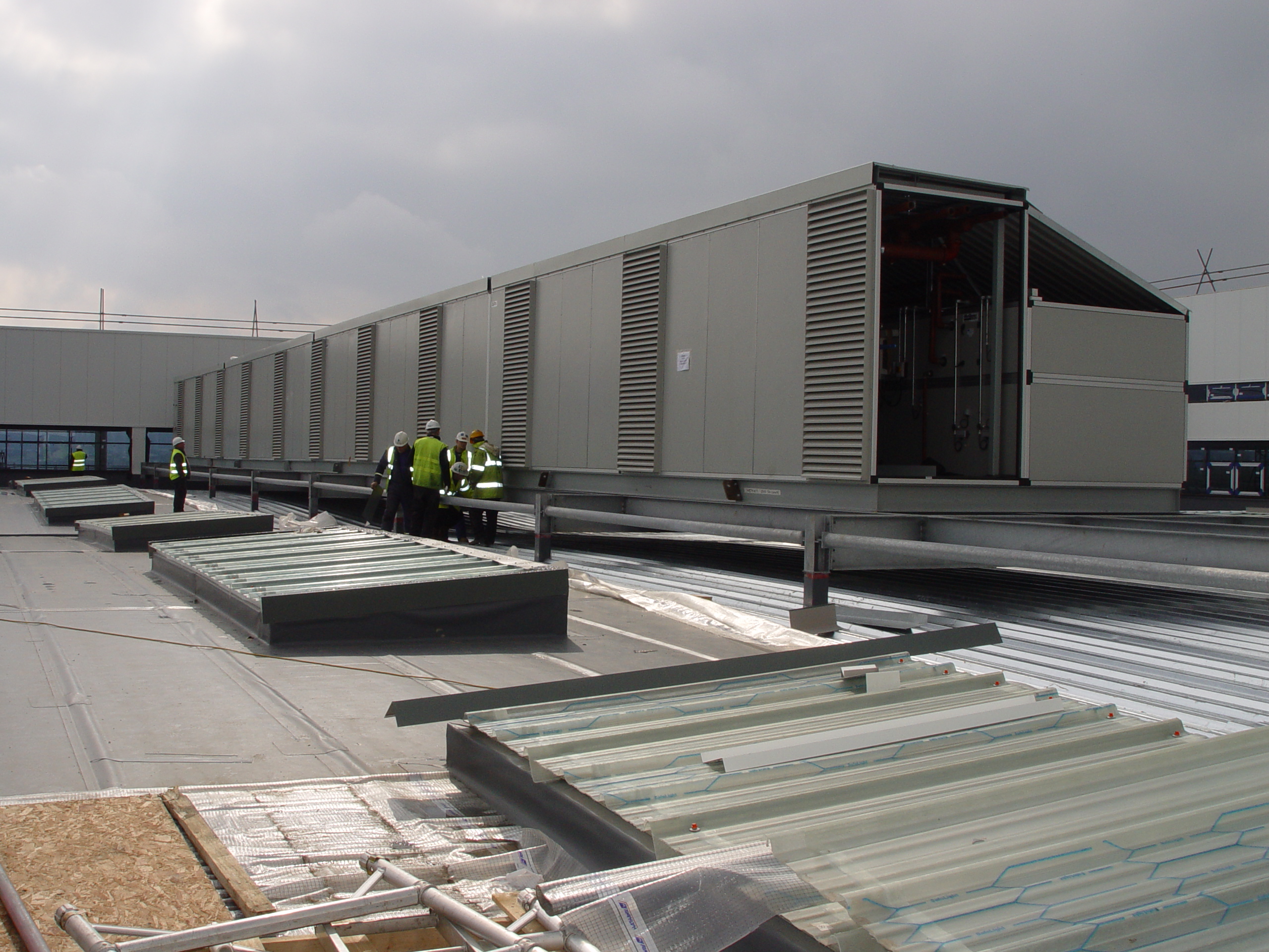 Rooftop Air Handling Unit plantroom installation at OKI — photograph 2