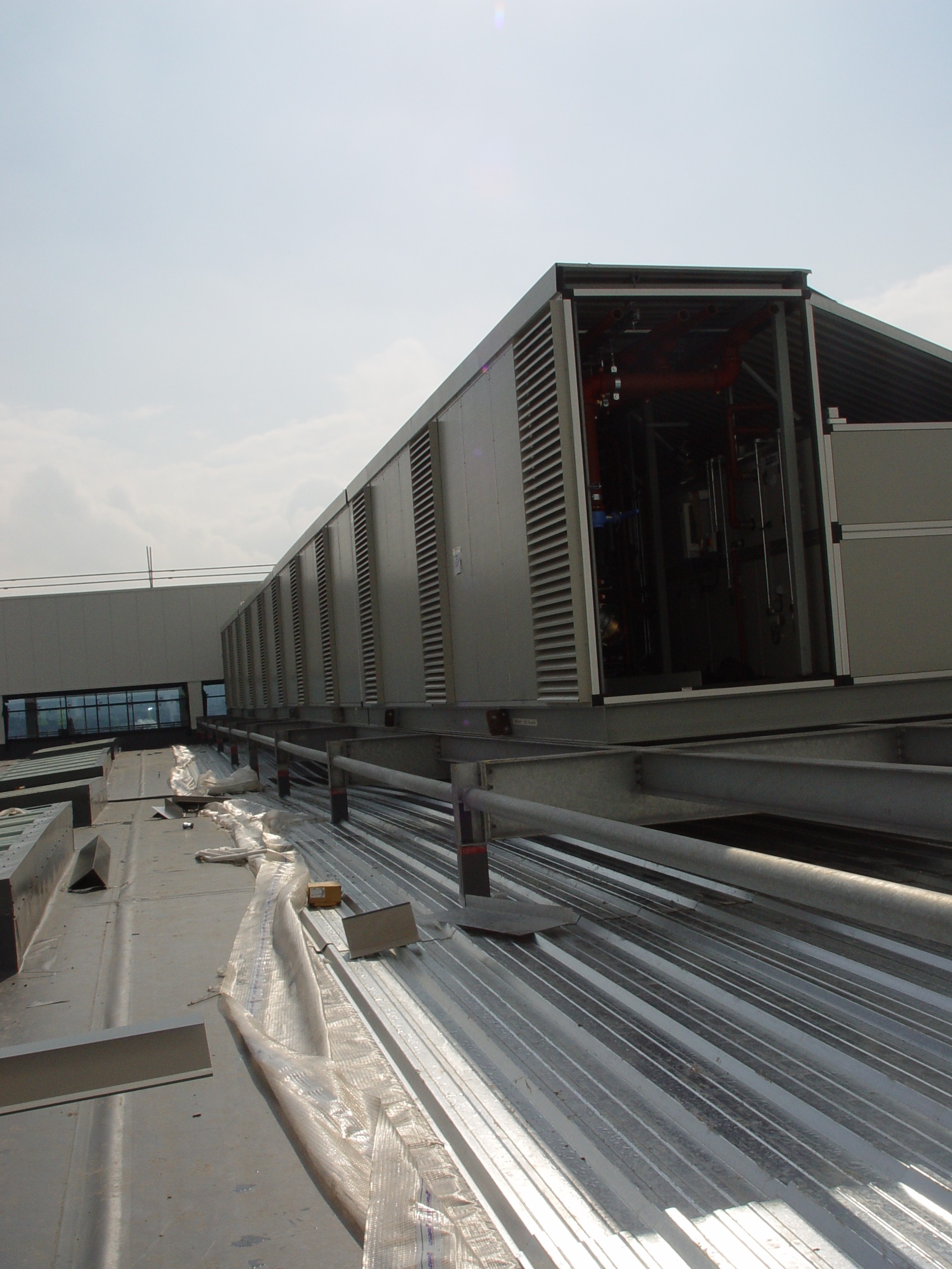 Rooftop Air Handling Unit plantroom installation at OKI — photograph 5