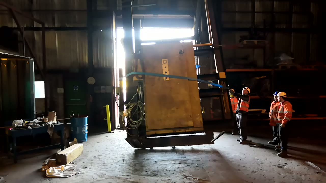 Top and tail of steelwork using crane and gantry
