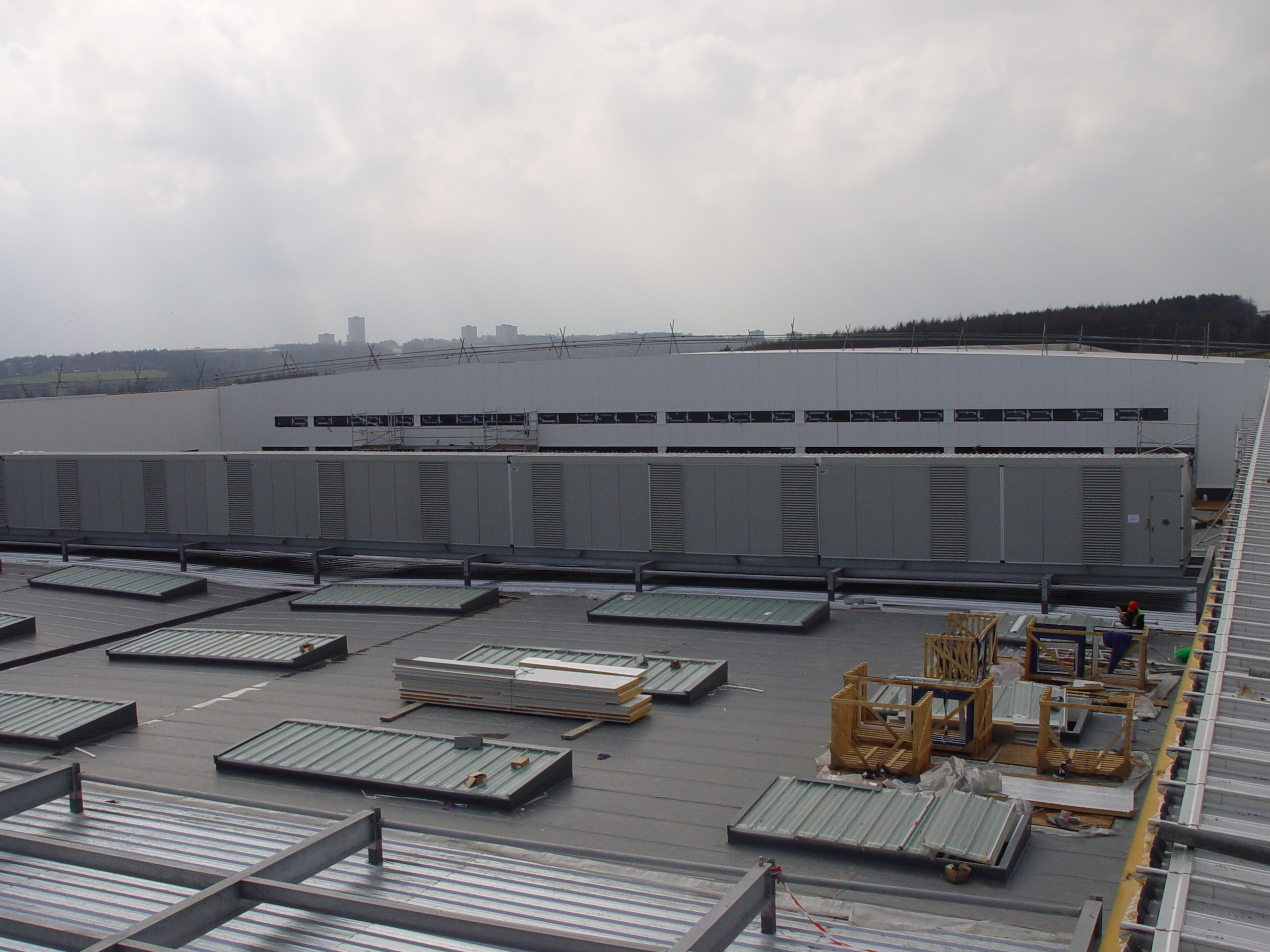 Rooftop Air Handling Unit plantroom installation at OKI — photograph 16